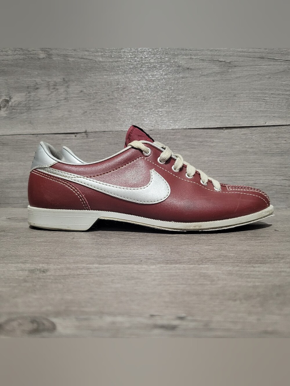 vintage 1980s Nike Womens 8.5 leather bowling shoes Maroon Brown (1984)